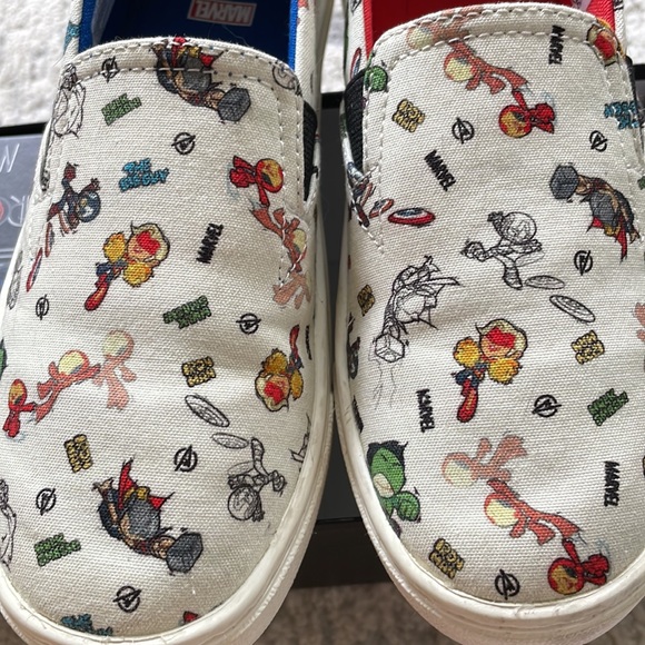 Marvel x TOMS Luca Antique White Marvel How To Print size Y1 - Picture 6 of 7